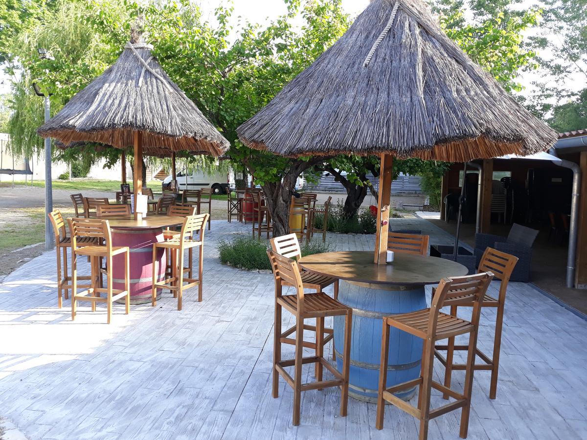 Camping Le Pre Saint-Andre Souvignargues Εξωτερικό φωτογραφία